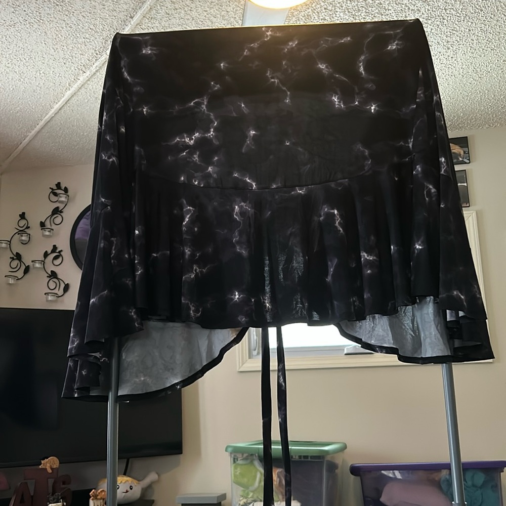 Gently used LuLaRoe Wrap Skirt 2XL